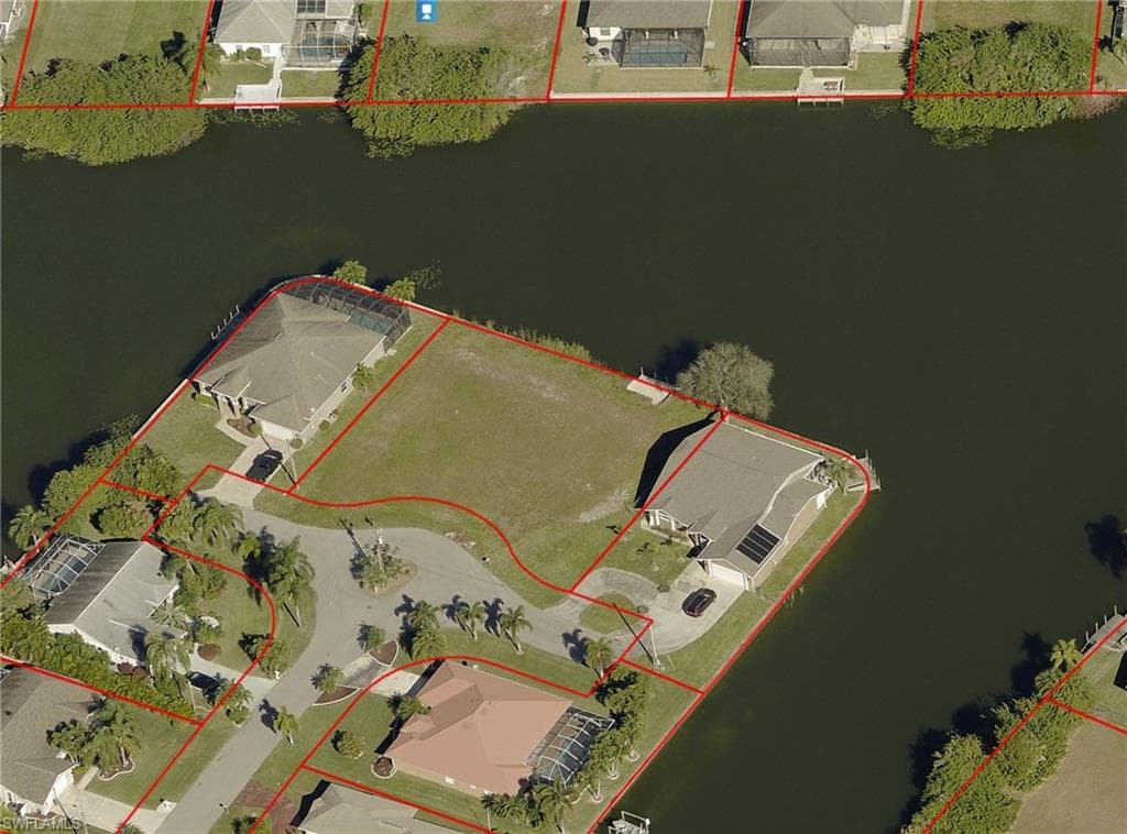 328 NE 20th CT CAPE CORAL, FL 33909