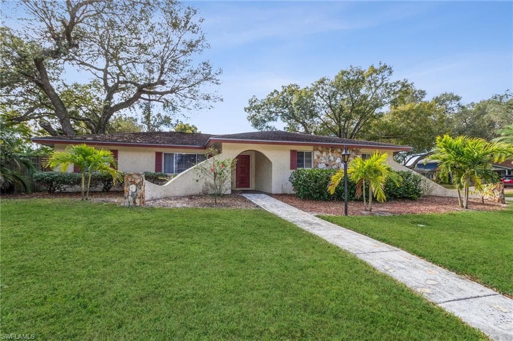 4694 Mi Casa CT FORT MYERS, FL 33901