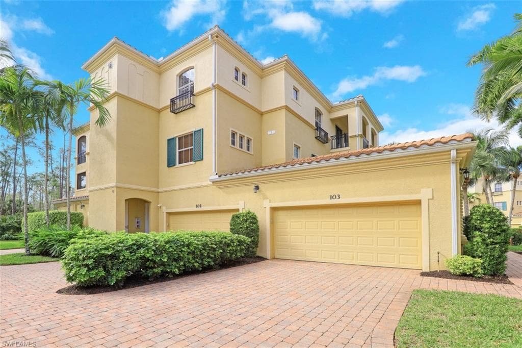 2878 Castillo CT 103 NAPLES, FL 34109