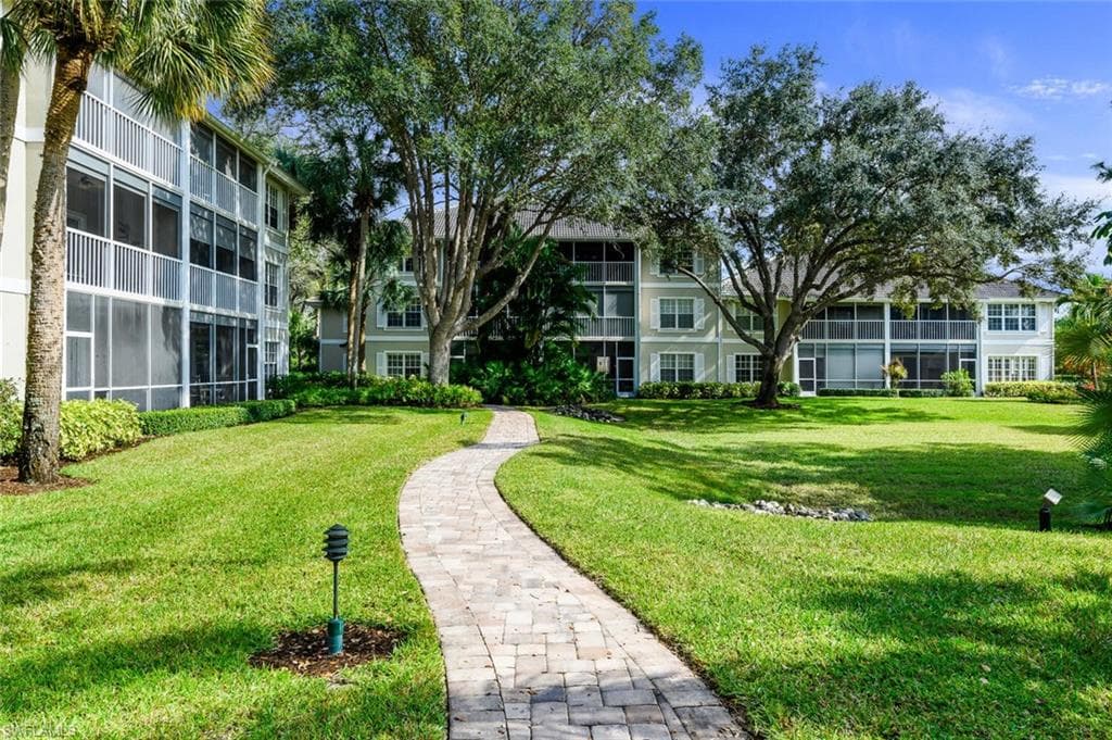 512 Sugar Pine LN 512 NAPLES, FL 34108