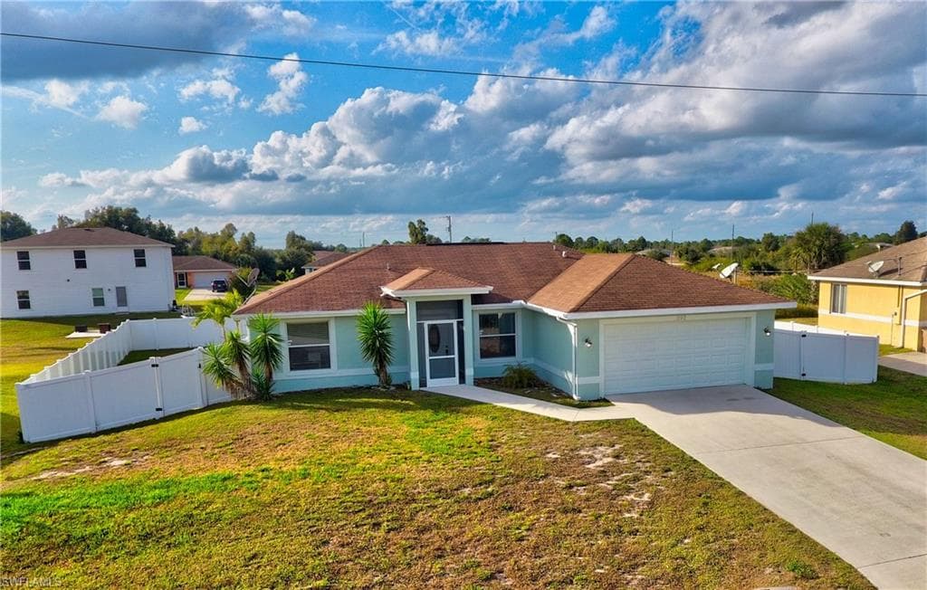 392 Palomar AVE LEHIGH ACRES, FL 33974