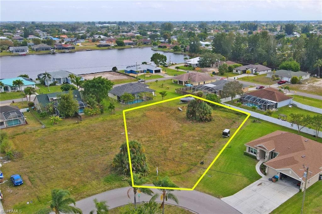 614 SW 12th ST CAPE CORAL, FL 33991