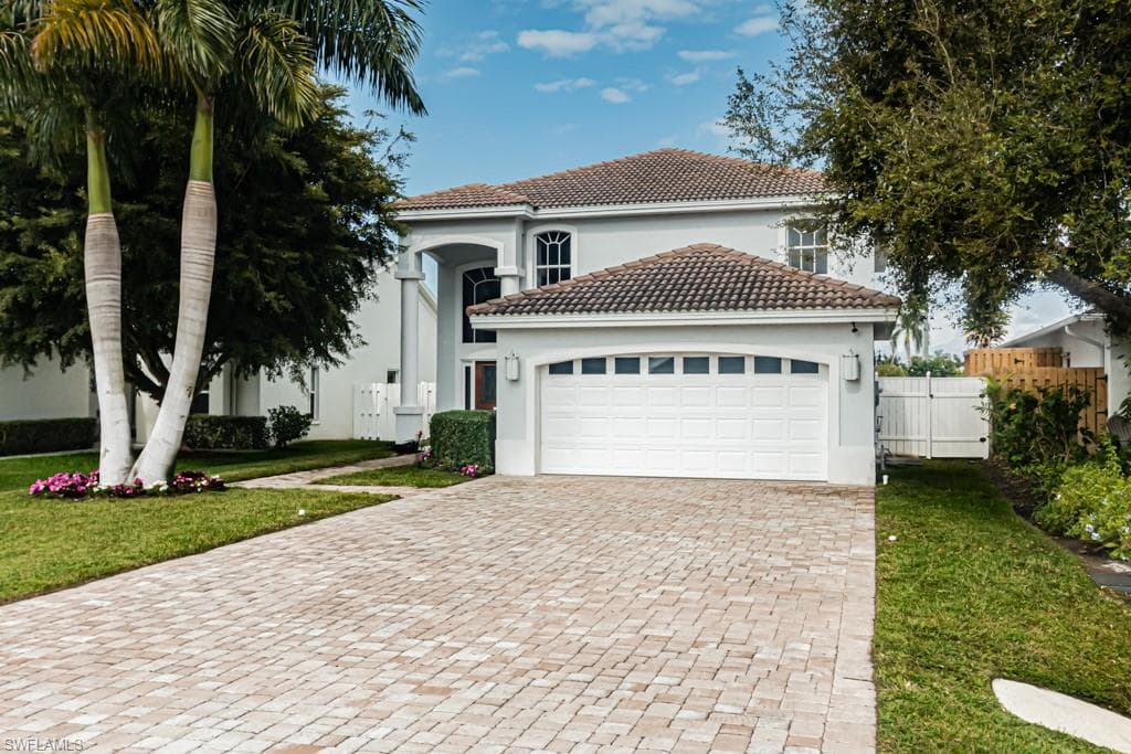 523 103rd AVE N NAPLES, FL 34108