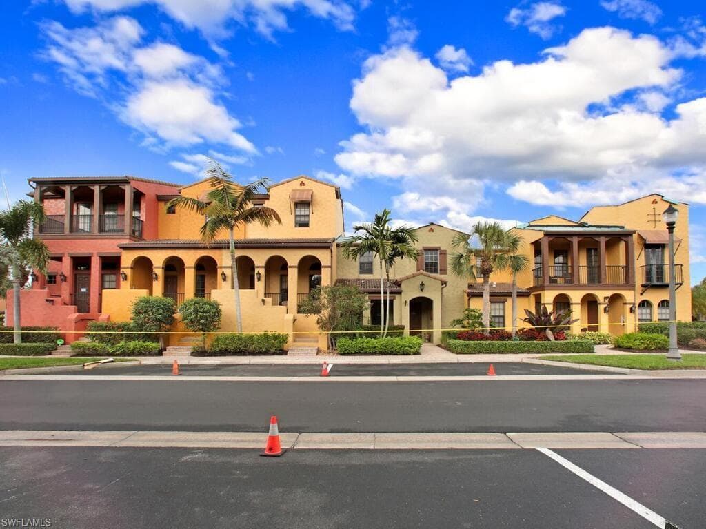 8993 Cambria CIR 19-4 NAPLES, FL 34113