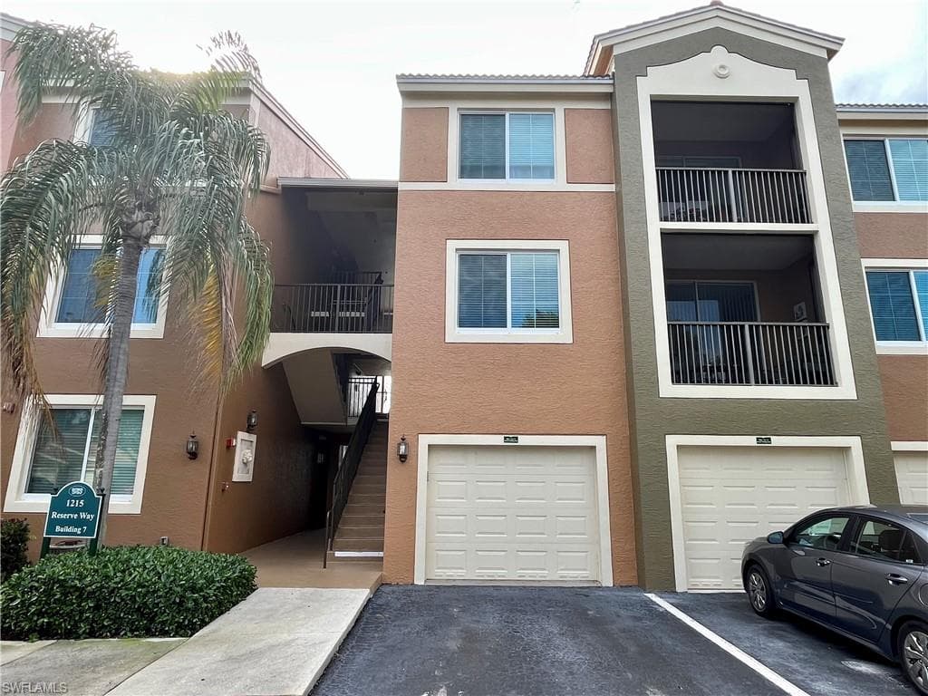1215 Reserve WAY 104 NAPLES, FL 34105