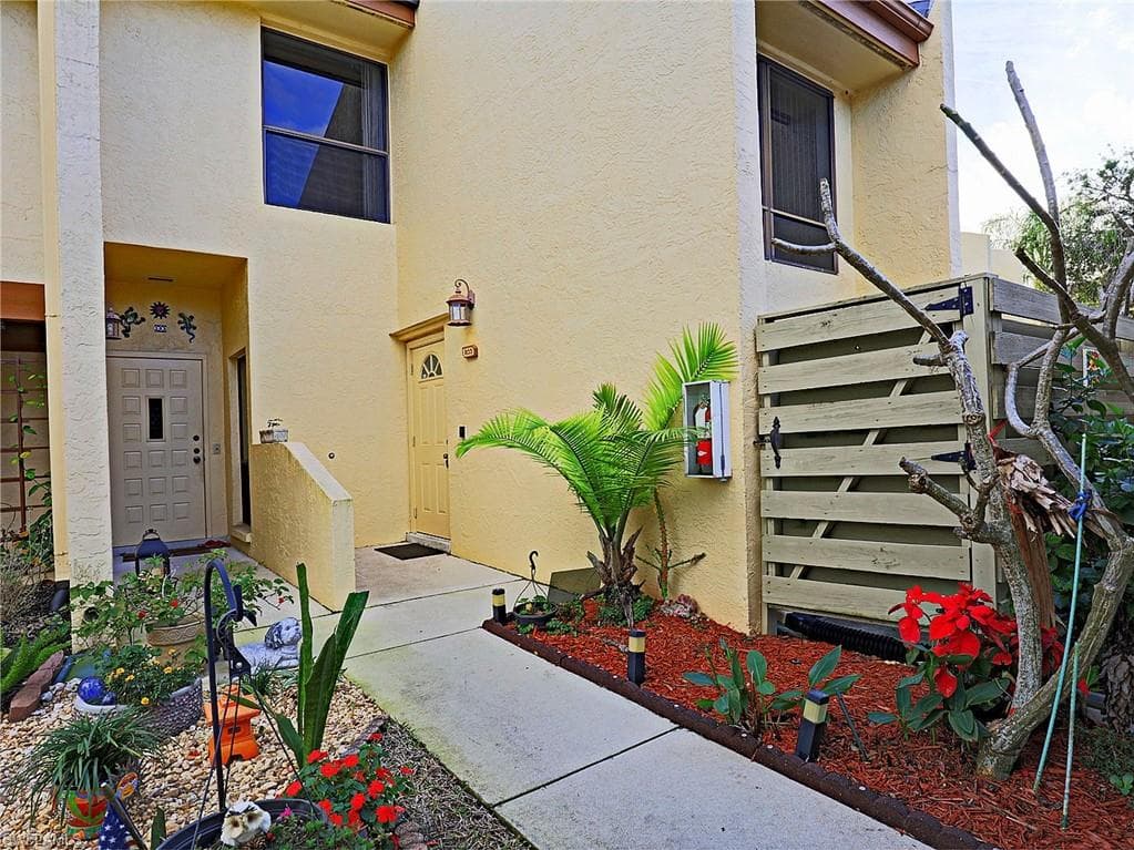 8805 Lateen LN 203 FORT MYERS, FL 33919