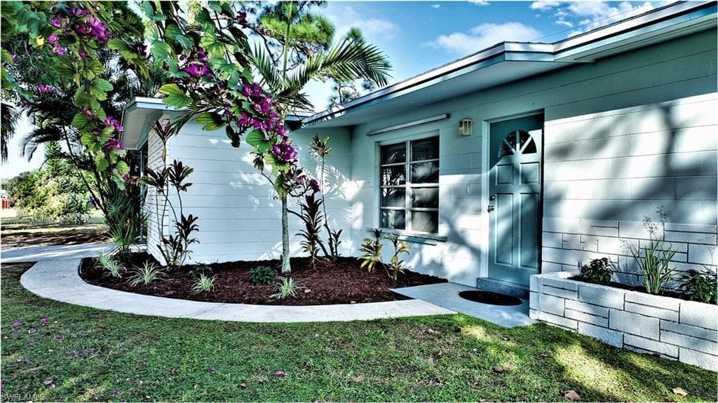 203 Penn RD W LEHIGH ACRES, FL 33936