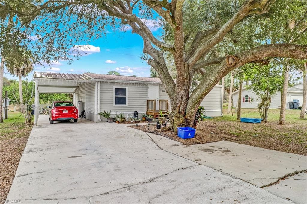 2556 Zoysia LN NORTH FORT MYERS, FL 33917