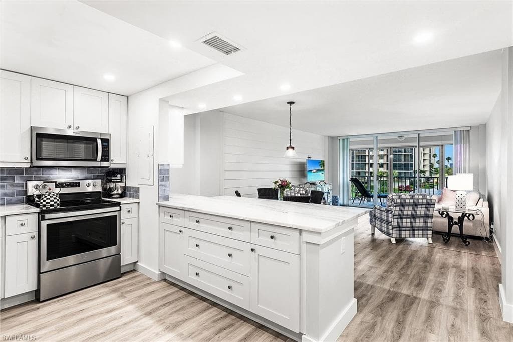 5 Bluebill AVE 308 NAPLES, FL 34108