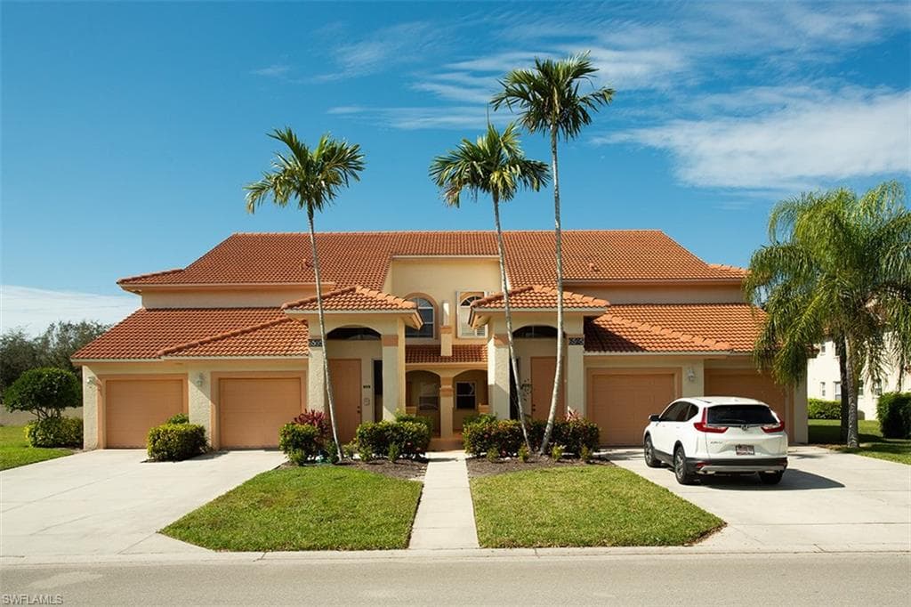 6595 Huntington Lakes CIR 101 NAPLES, FL 34119