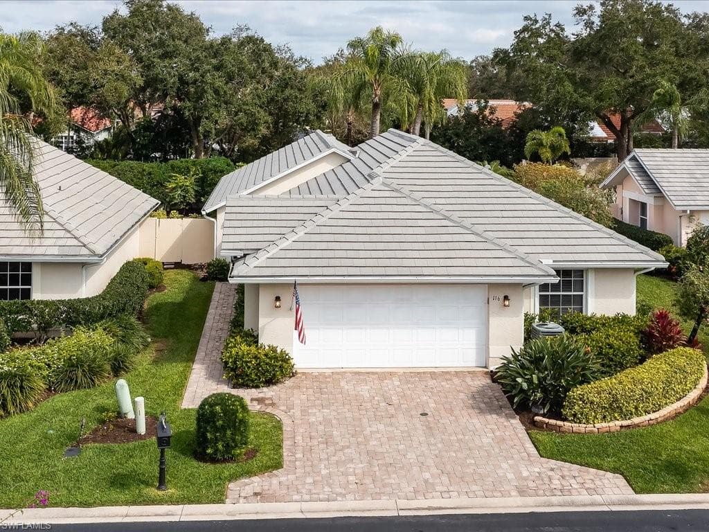 116 Fountain CIR NAPLES, FL 34119