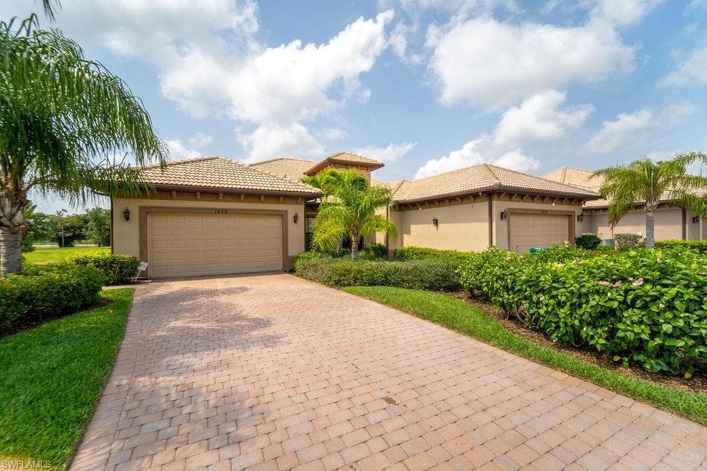 7429 Moorgate Point WAY NAPLES, FL 34113