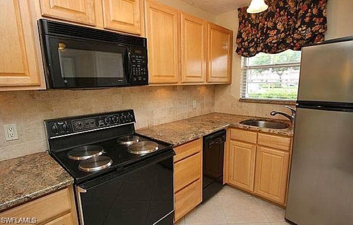 160 Turtle Lake CT 111 NAPLES, FL 34105