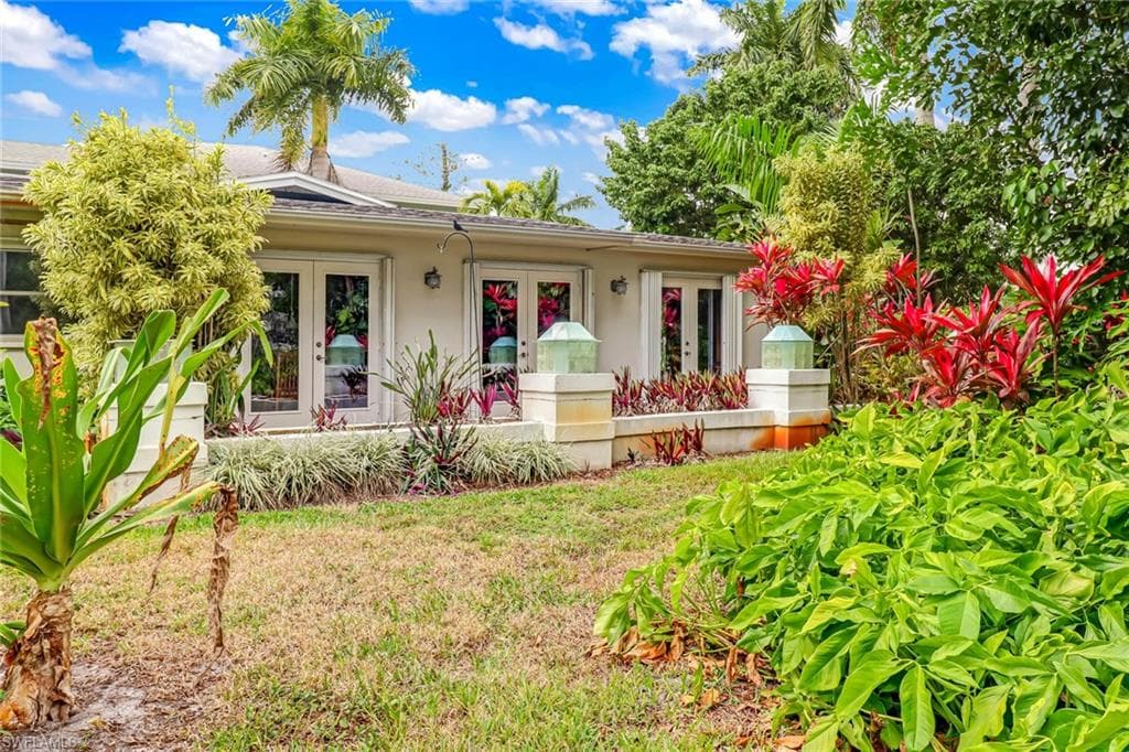 490 1st AVE S NAPLES, FL 34102