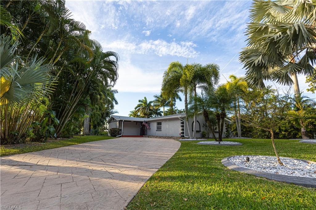 3981 E River DR FORT MYERS, FL 33916