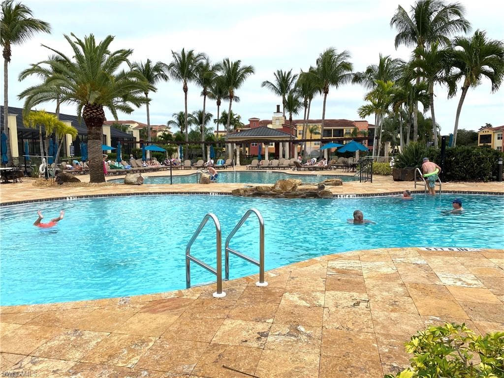 8641 Piazza Del Lago CIR 203 ESTERO, FL 33928