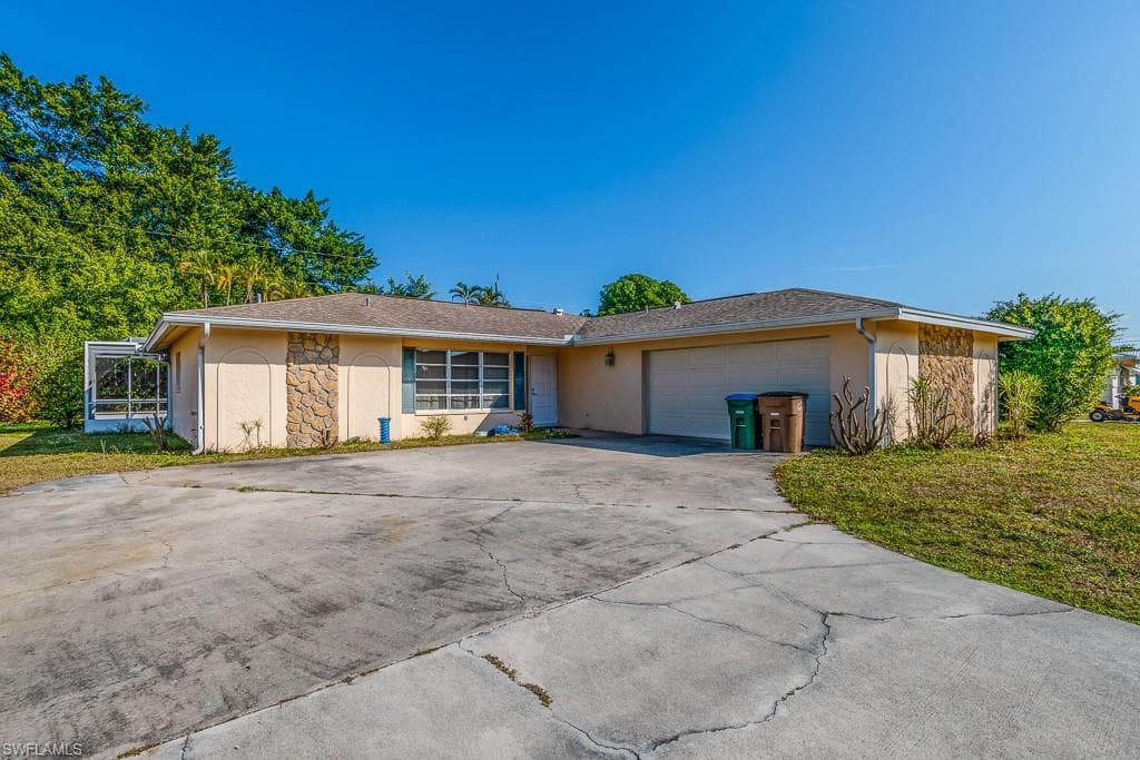 447 Monterey AVE CAPE CORAL, FL 33904