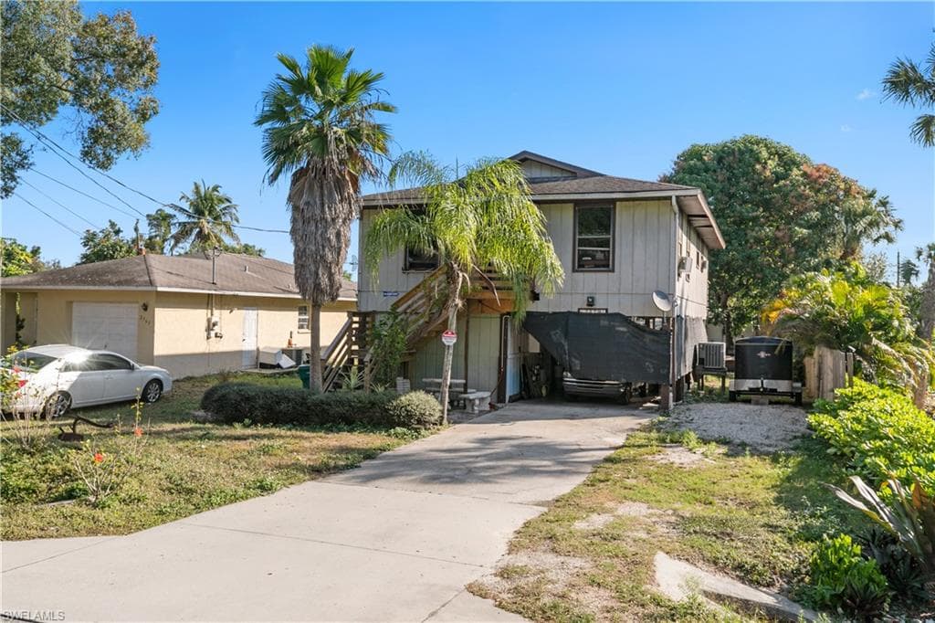 2579 Andrew DR NAPLES, FL 34112