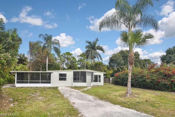 2256 Flamingo DR NORTH FORT MYERS, FL 33917