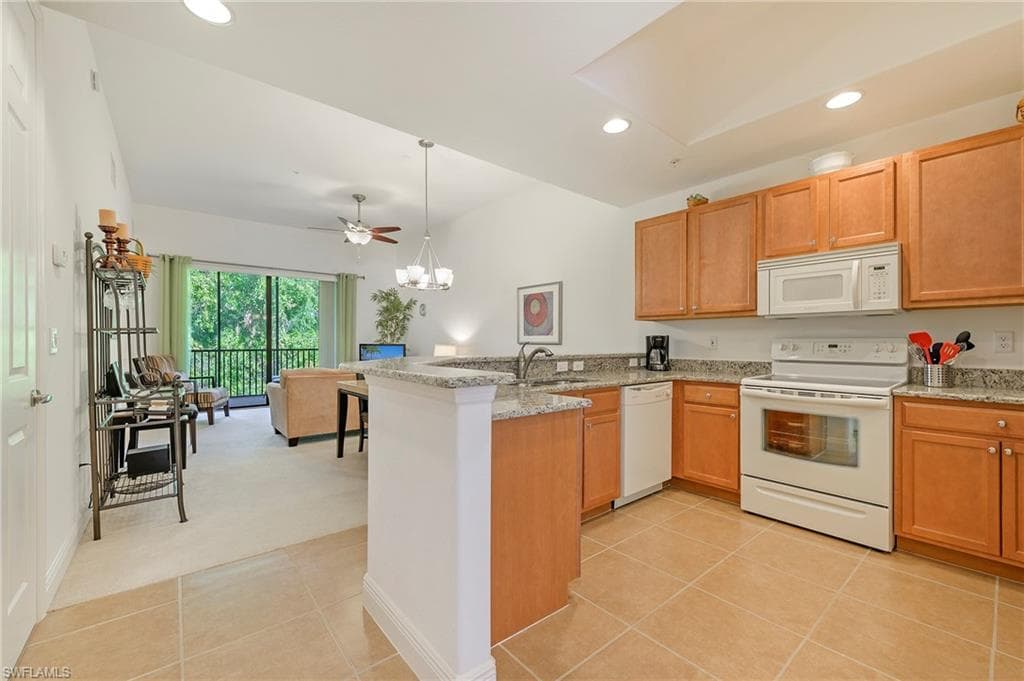 13651 Julias WAY 1422 FORT MYERS, FL 33919