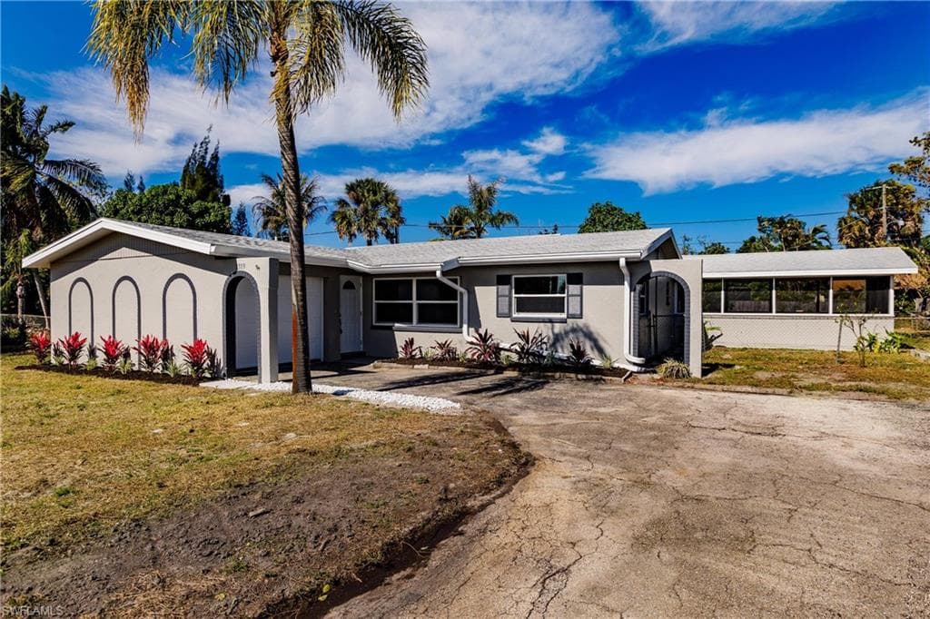 7319 Louise DR FORT MYERS, FL 33967
