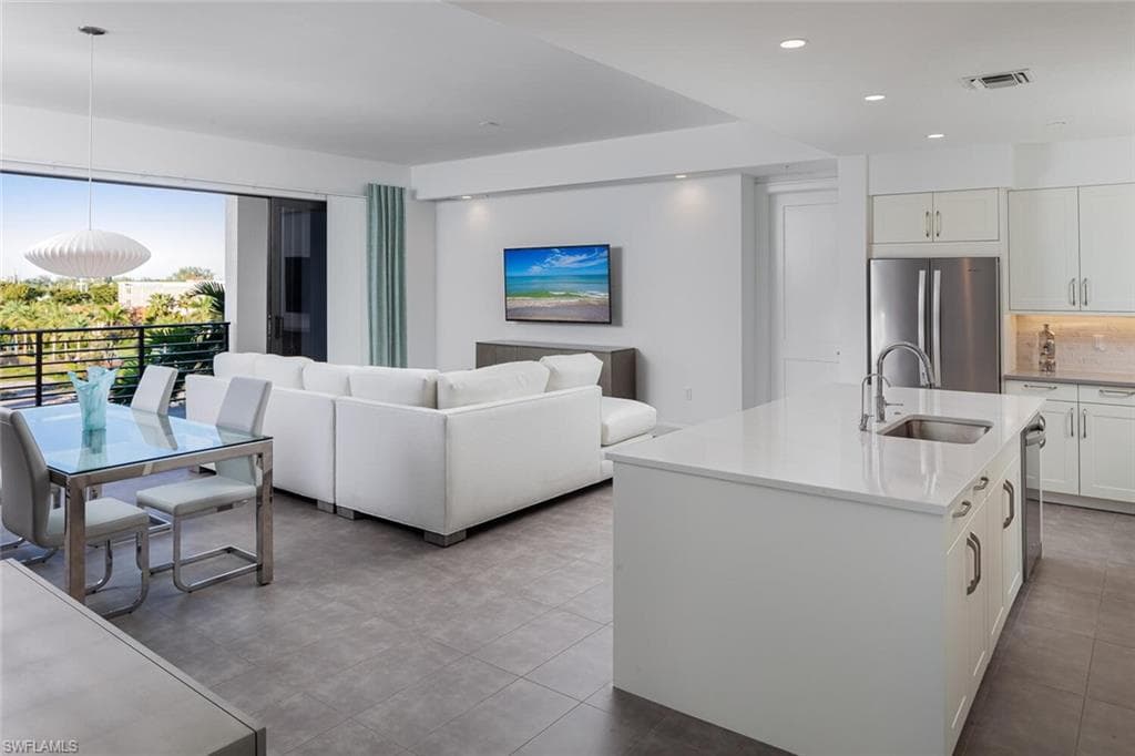 1111 Central AVE 412 NAPLES, FL 34102