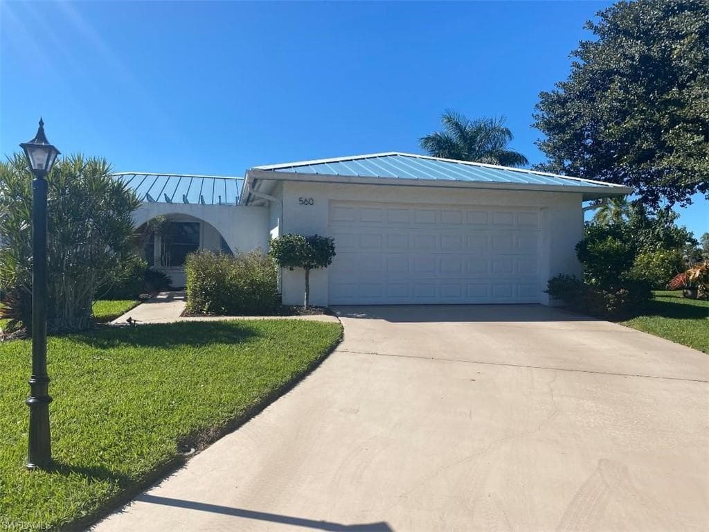 560 Landmark DR NAPLES, FL 34112