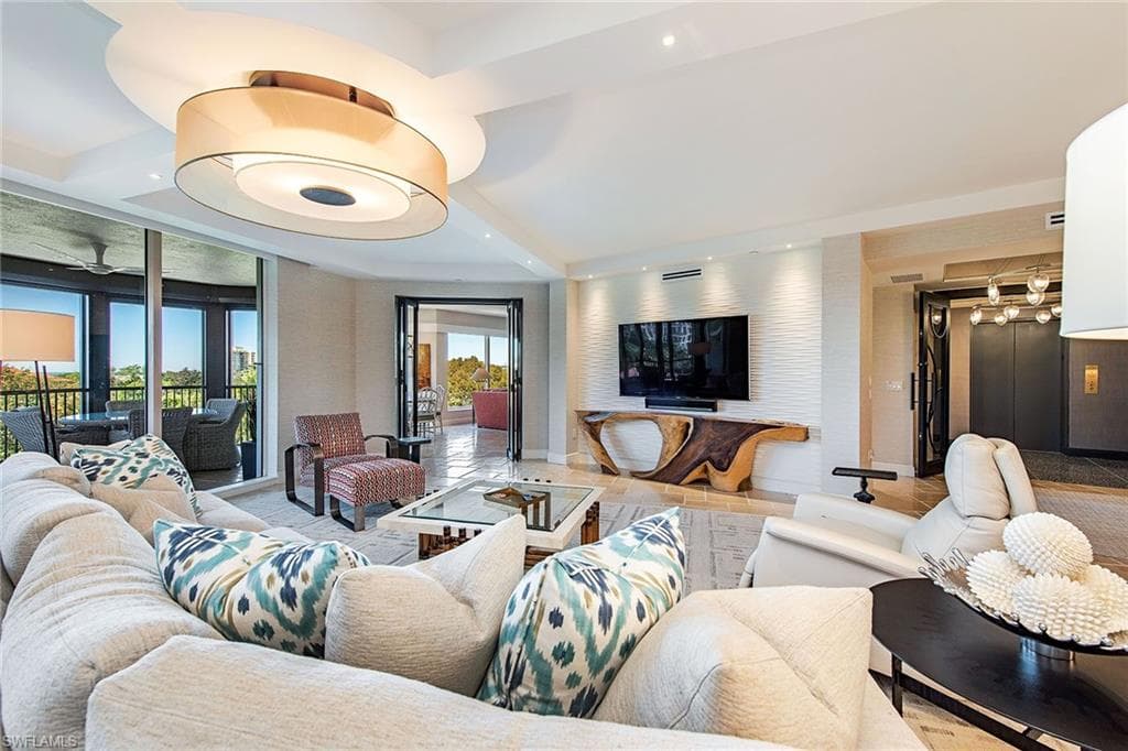 8787 Bay Colony DR 403 NAPLES, FL 34108
