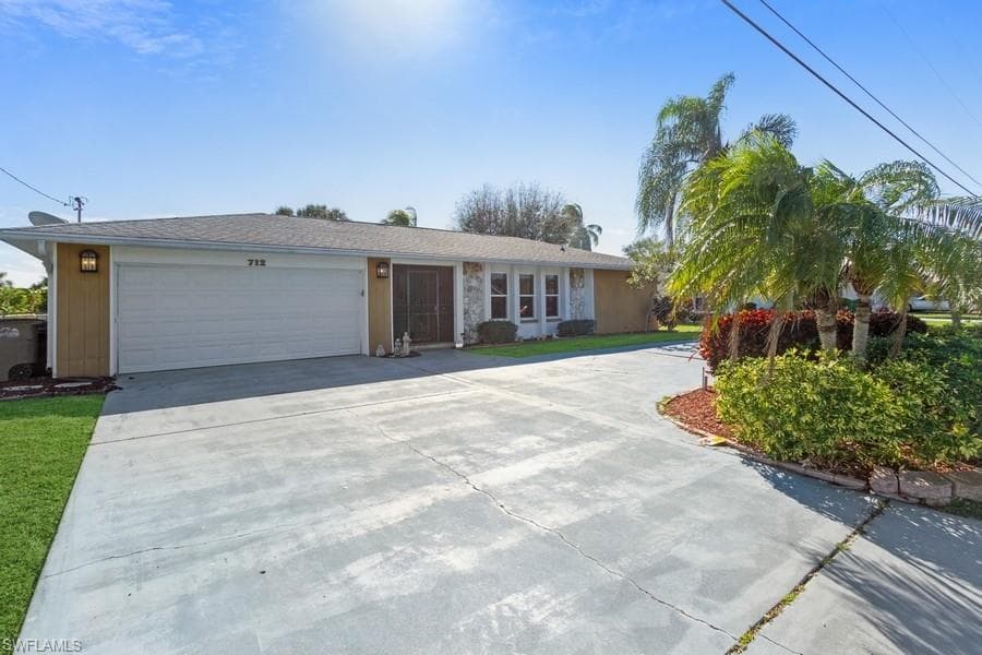 712 32nd TER CAPE CORAL, FL 33904