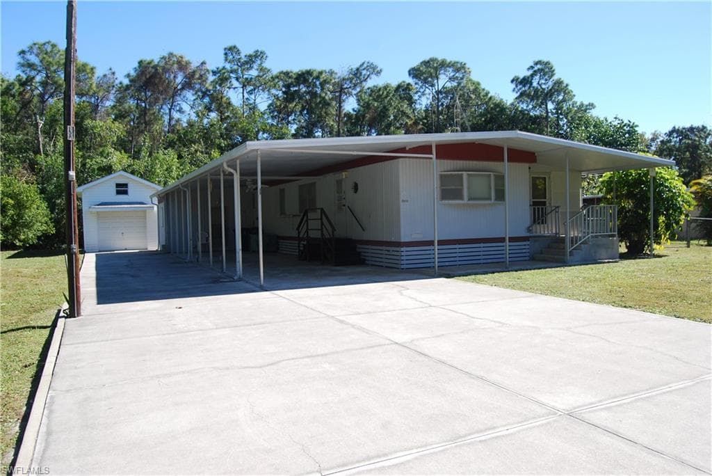 20417 Luettich LN ESTERO, FL 33928
