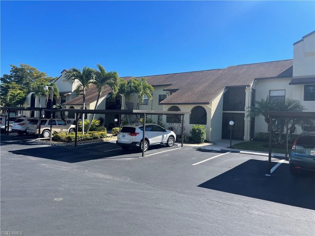 8383 Charter Club CIR 2 FORT MYERS, FL 33919