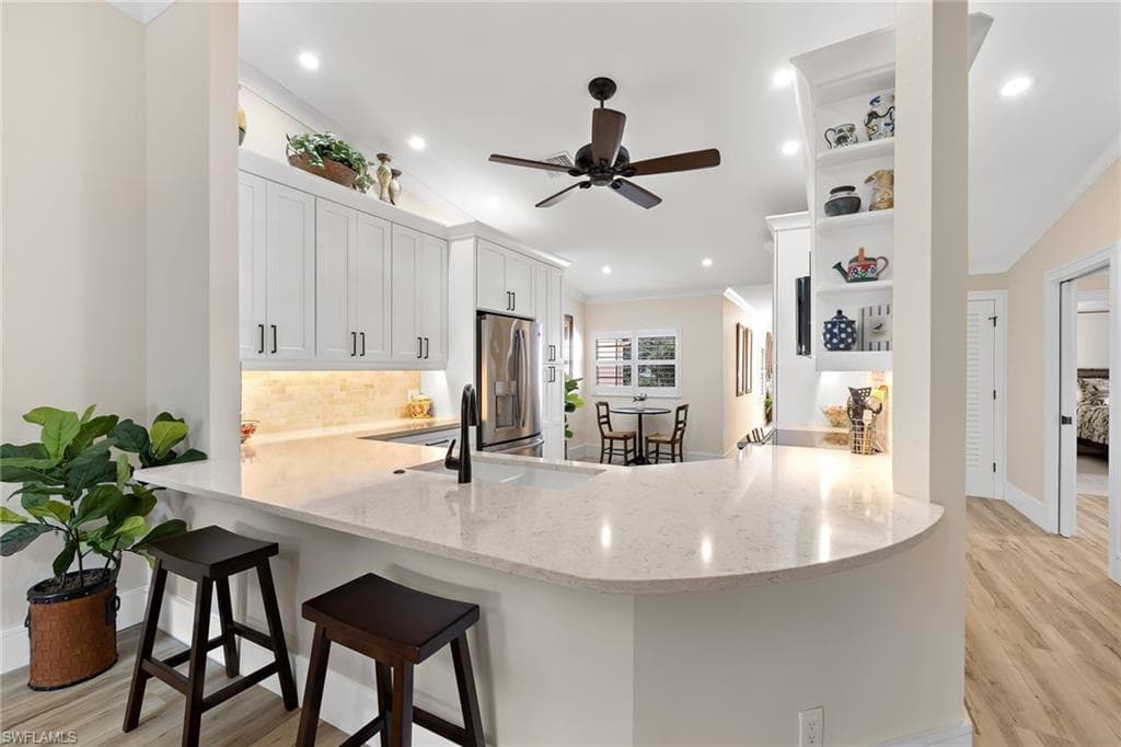 526 Lake Louise CIR 4-402 NAPLES, FL 34110