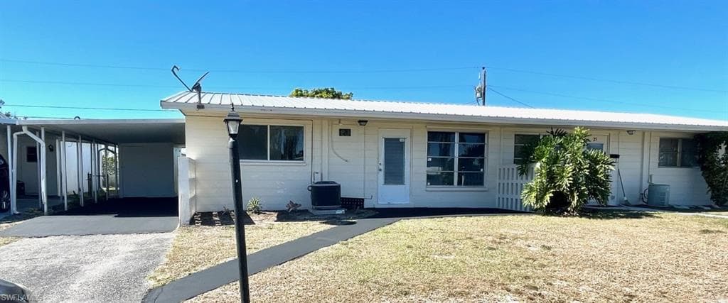 23 Vineyard ST LEHIGH ACRES, FL 33936
