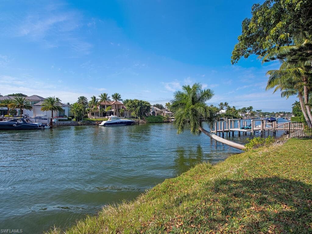 3300 Gin LN NAPLES, FL 34102