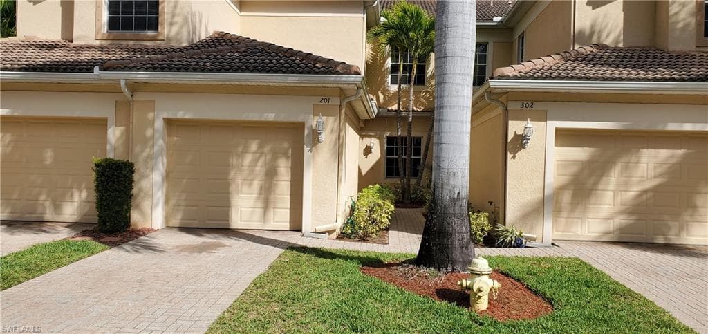 6081 Jonathans Bay CIR 201 FORT MYERS, FL 33908