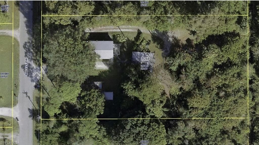 7623/7621 Breeze DR NORTH FORT MYERS, FL 33917