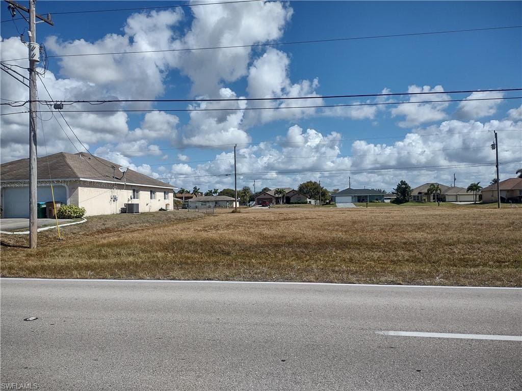 1013 Nelson RD N CAPE CORAL, FL 33993