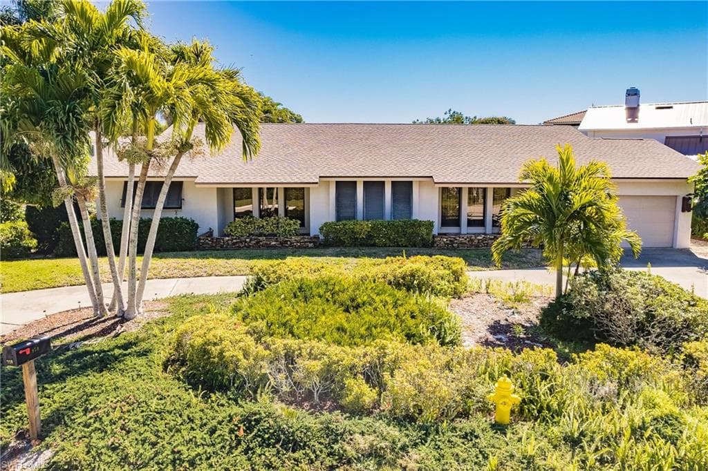 950 Aqua LN FORT MYERS, FL 33919