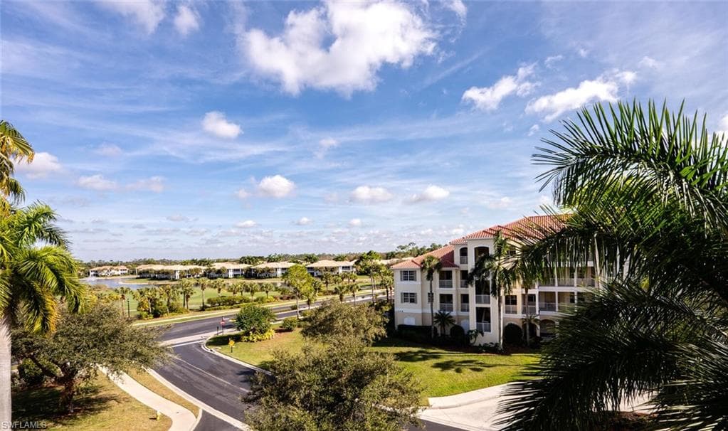 4833 Hampshire CT 1-104 NAPLES, FL 34112