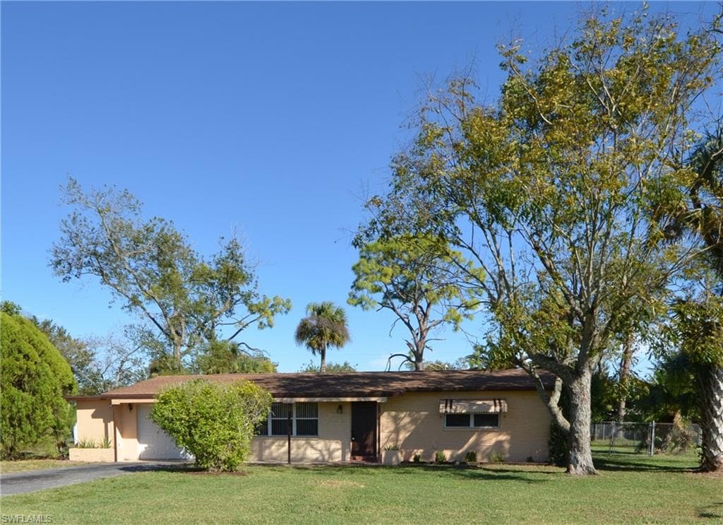 110 Mckinley AVE LEHIGH ACRES, FL 33936