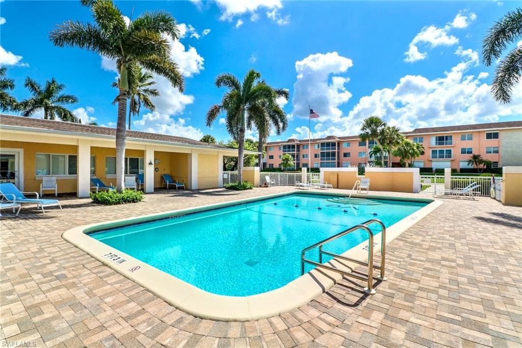 658 12th AVE S 658 NAPLES, FL 34102