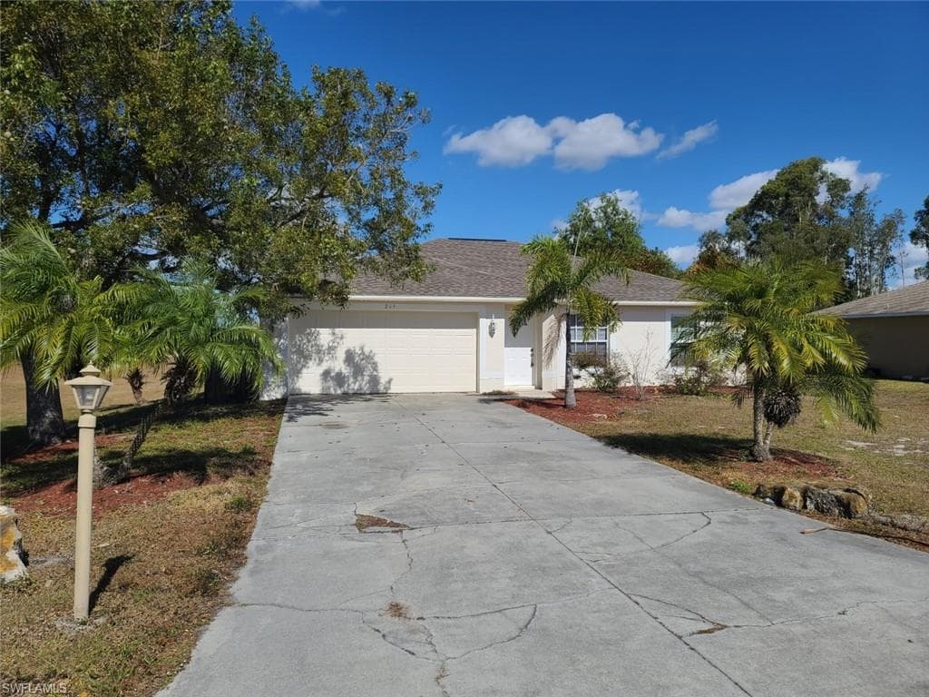 215 Manasota ST FORT MYERS, FL 33913