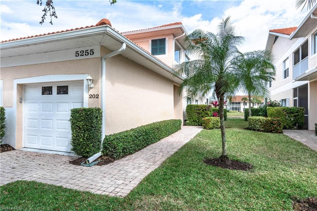 5255 Birmingham DR 202 NAPLES, FL 34110