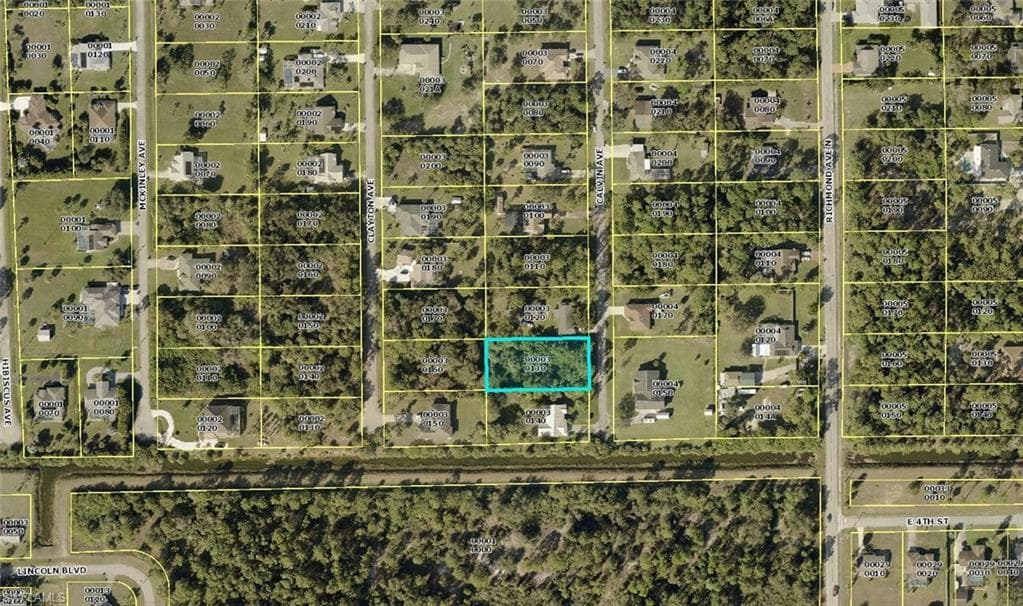 403 Calvin AVE LEHIGH ACRES, FL 33972