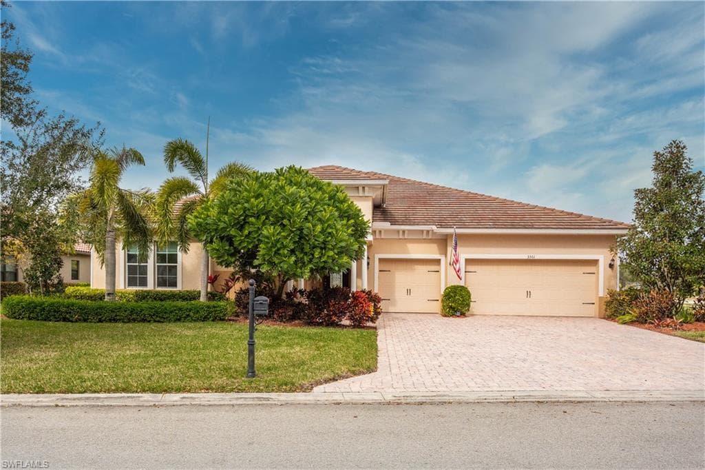 3301 Chestnut Grove DR ALVA, FL 33920