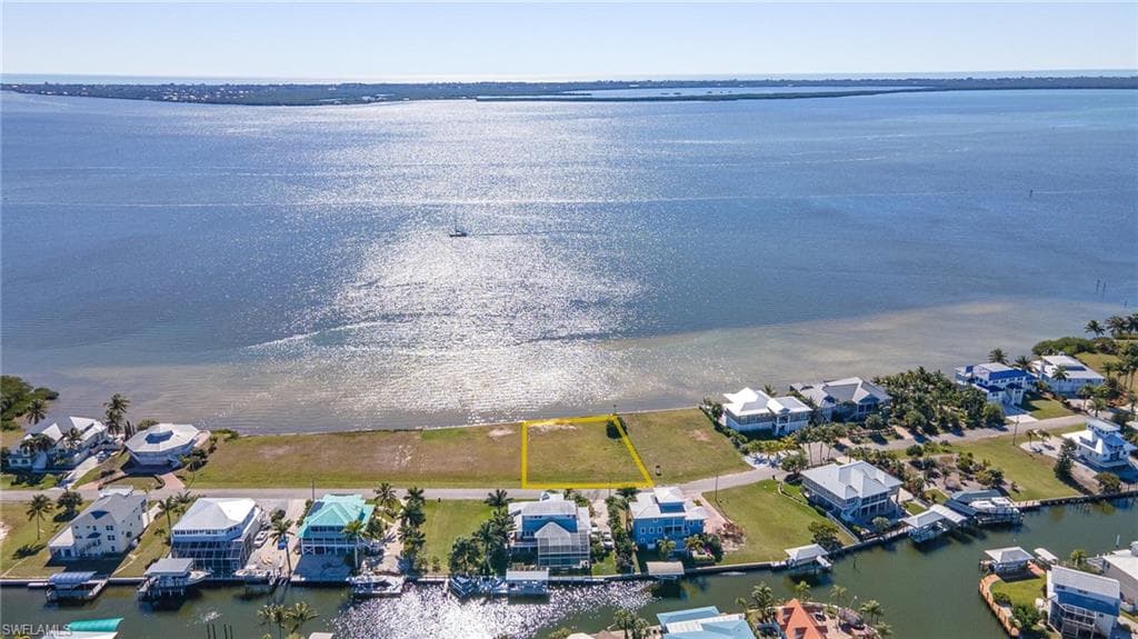 2192 Macadamia LN ST. JAMES CITY, FL 33956