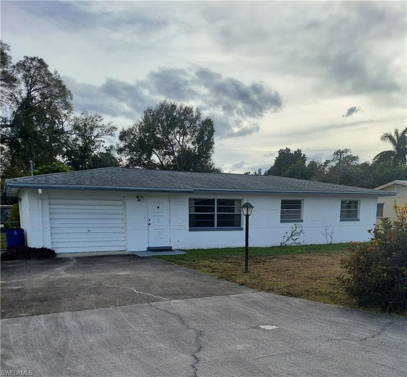 223 Lakeview DR NORTH FORT MYERS, FL 33917