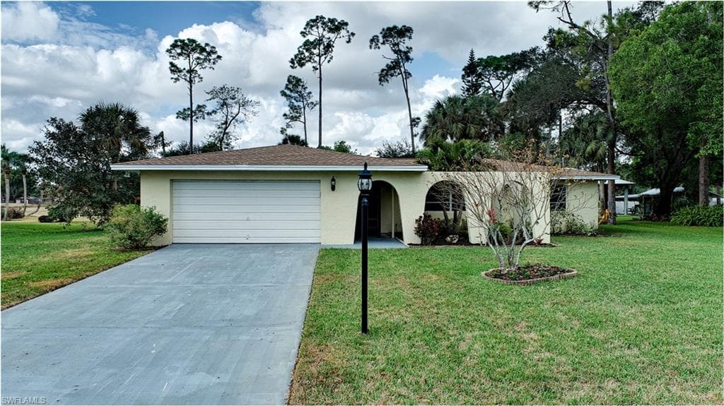 203 Lake AVE LEHIGH ACRES, FL 33936