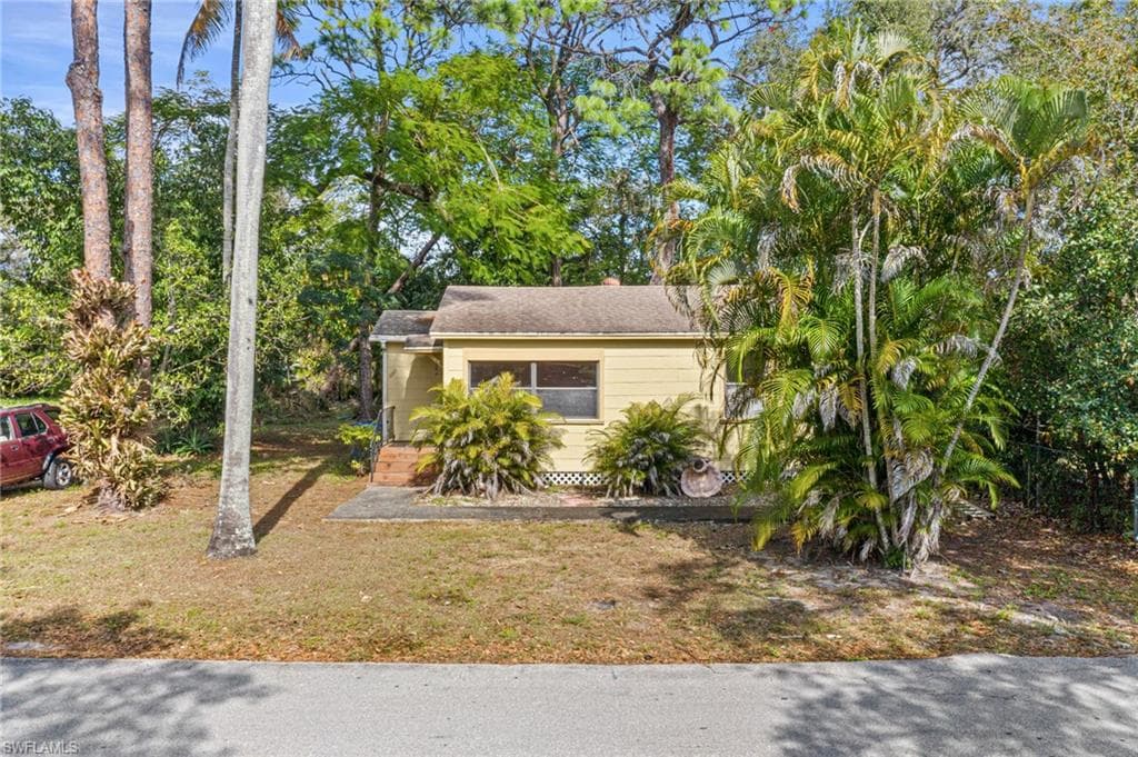 2057 Jeffcott ST FORT MYERS, FL 33901
