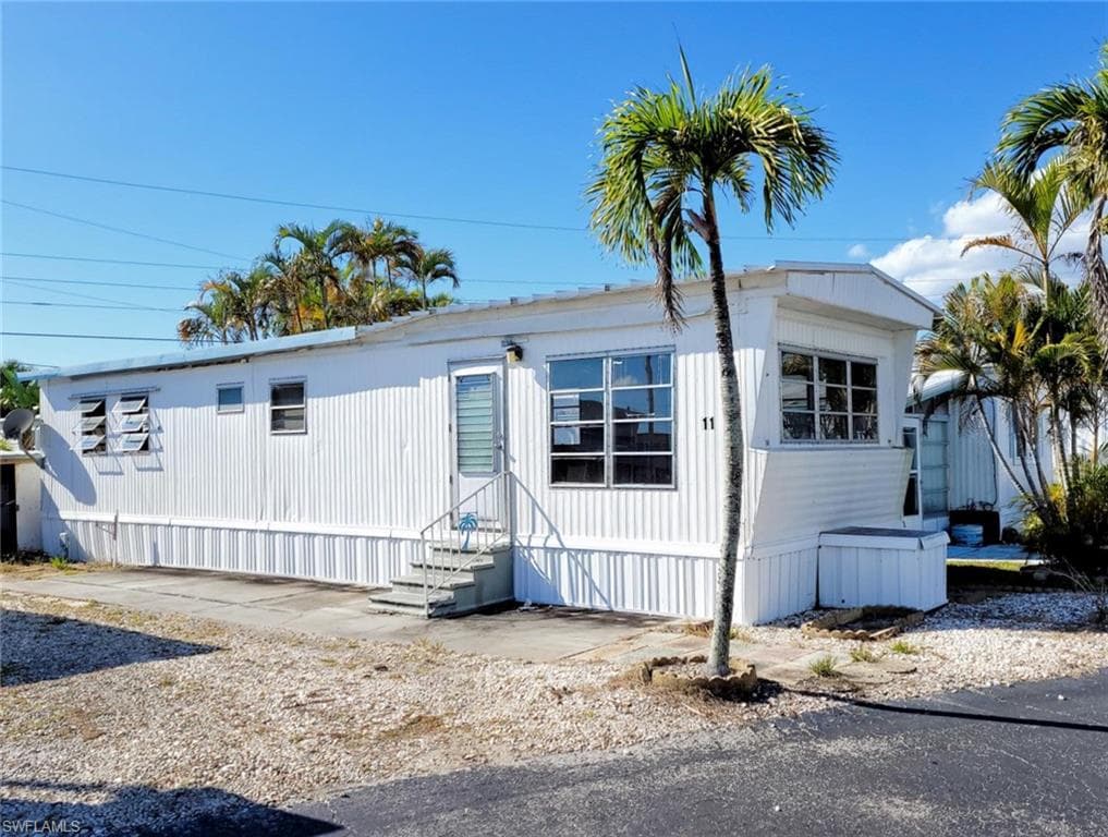 11 Helen LN FORT MYERS BEACH, FL 33931